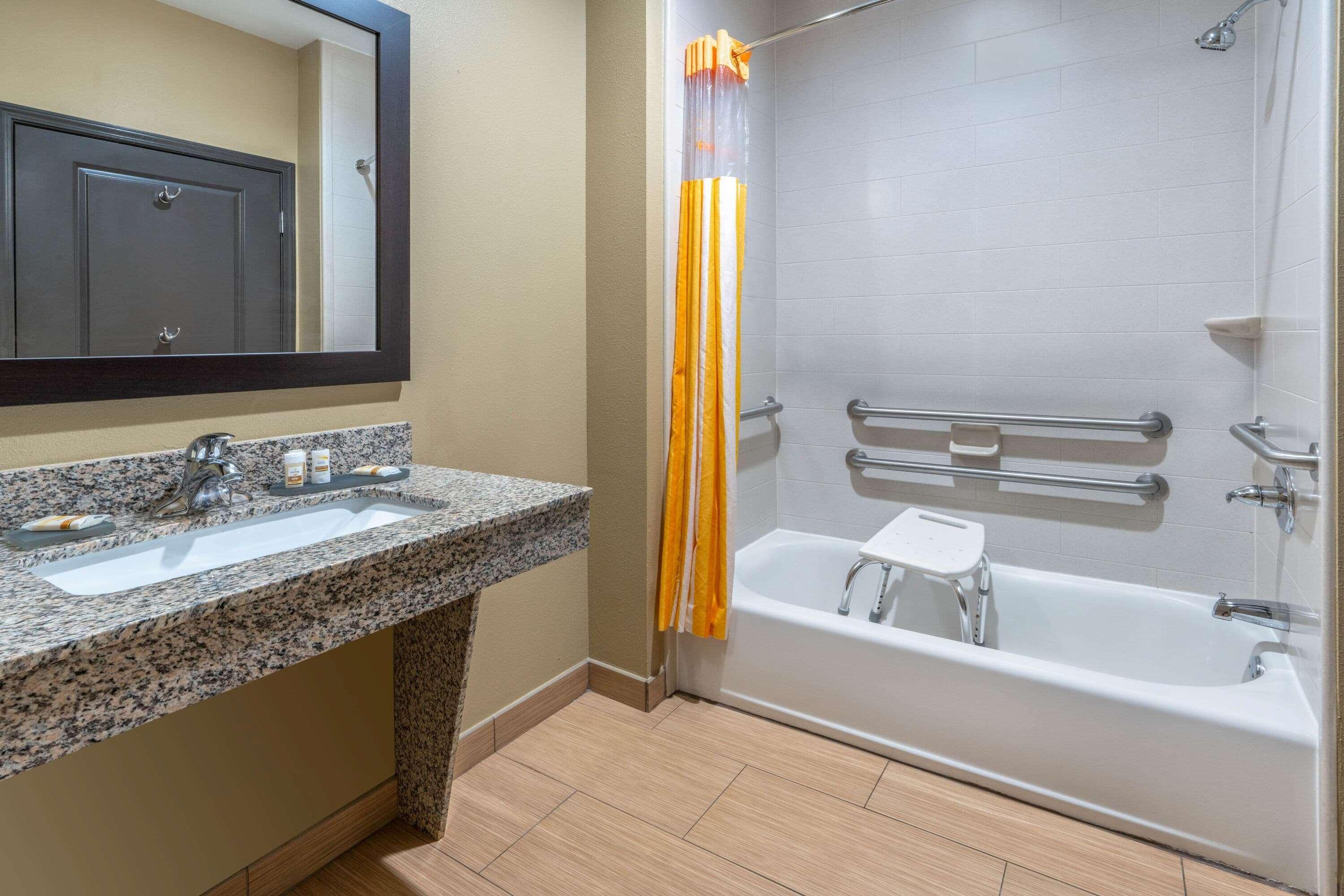 La Quinta By Wyndham Muskogee Hotel Екстериор снимка
