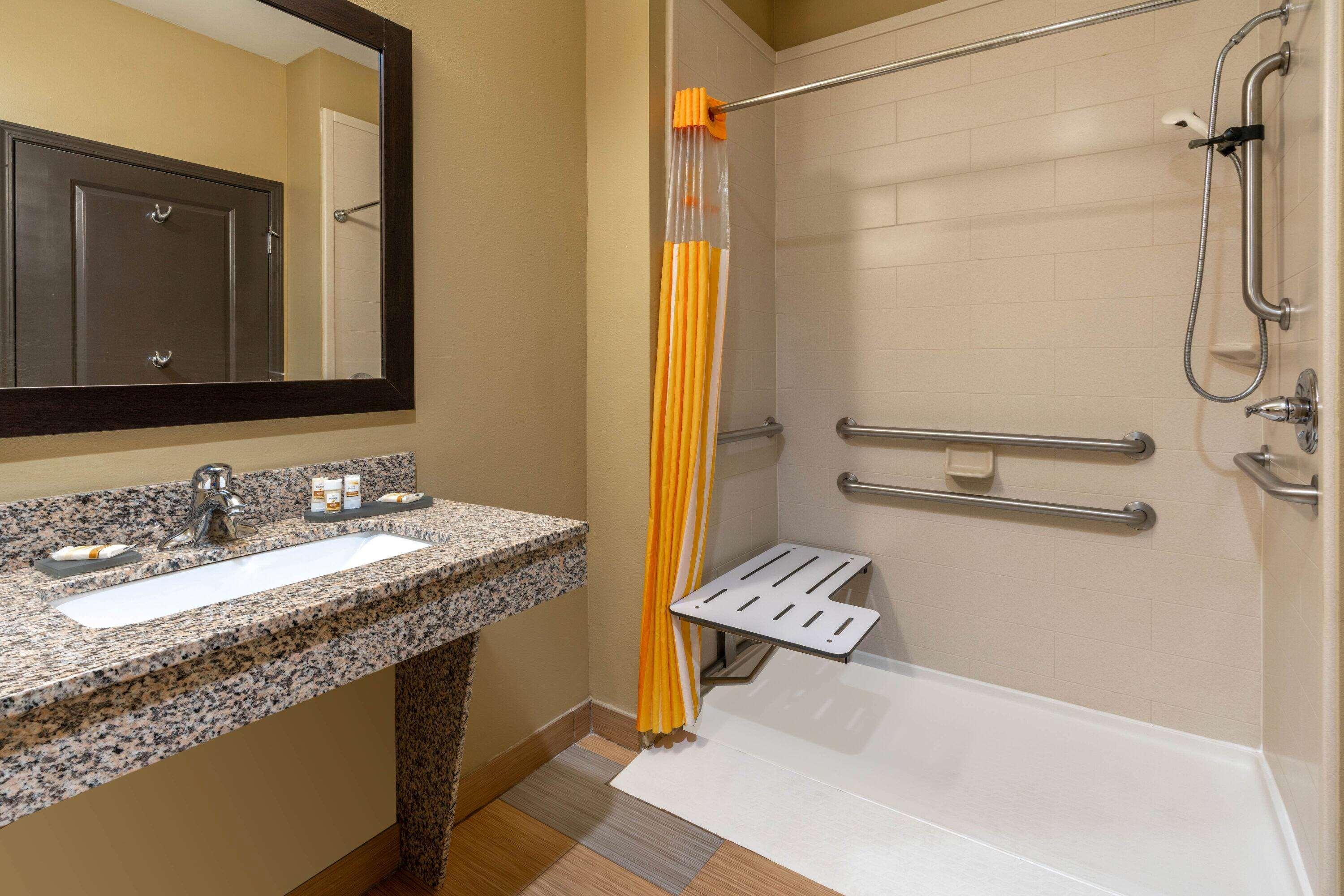 La Quinta By Wyndham Muskogee Hotel Екстериор снимка