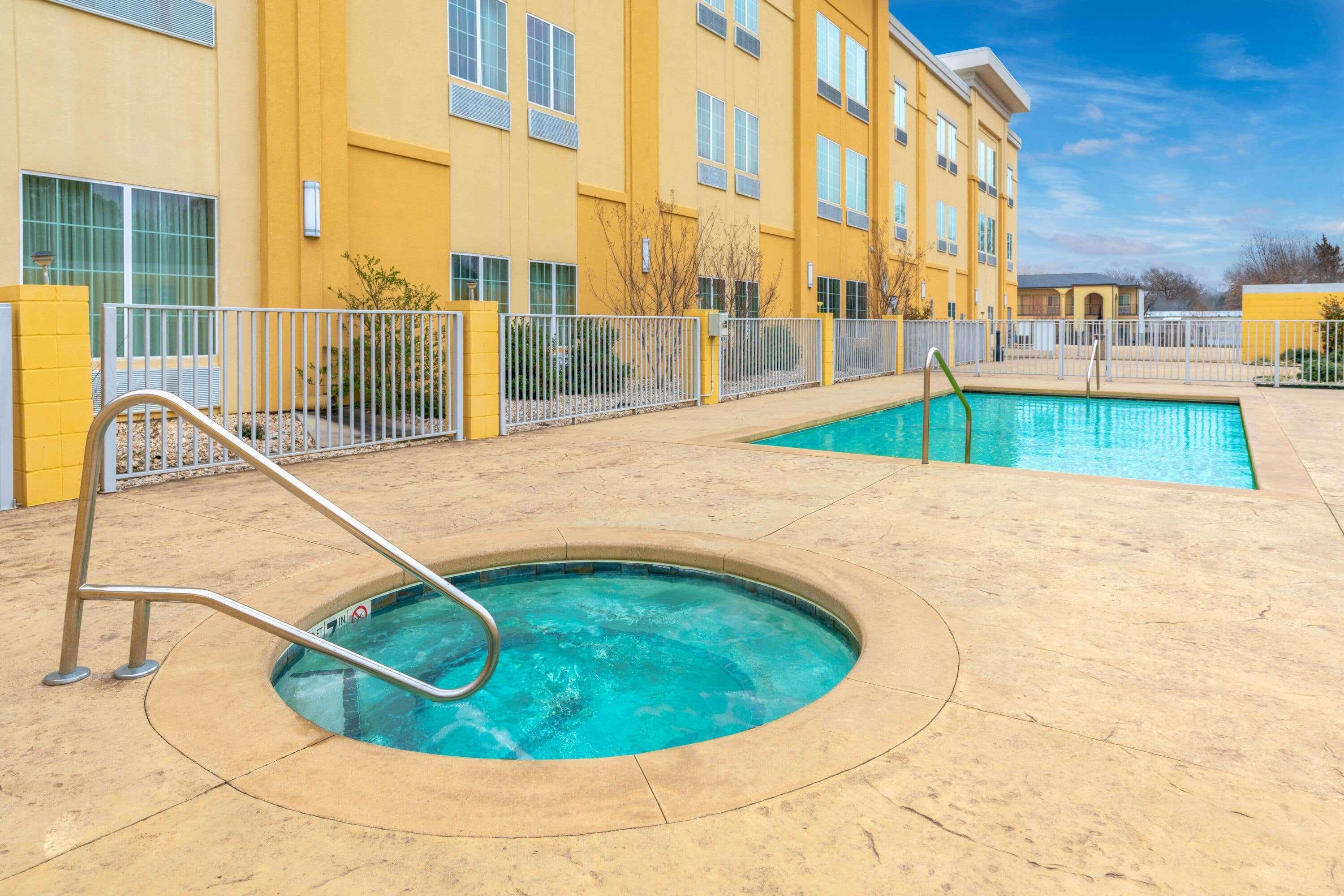 La Quinta By Wyndham Muskogee Hotel Екстериор снимка